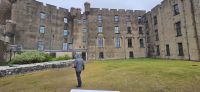 PICTURES/Dunvegan Castle/t_Courtyard.jpg
